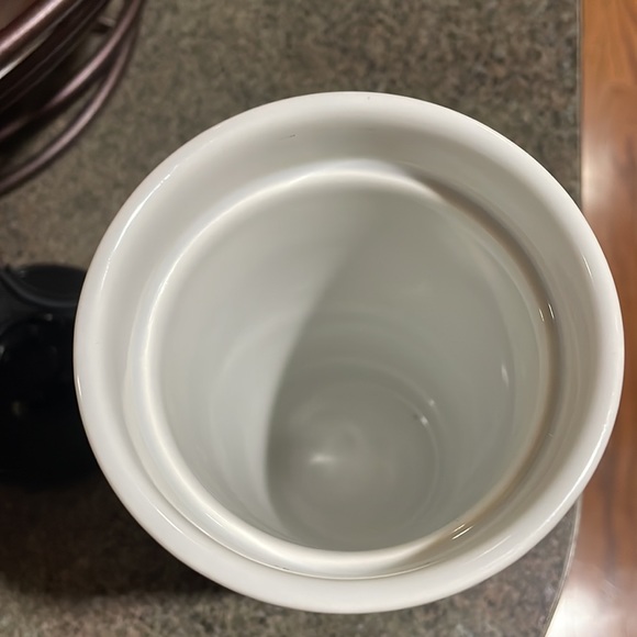 12oz ceramic Starbucks. Used only 2x. not a fan of the ceramic and ready to sell - Picture 3 of 4